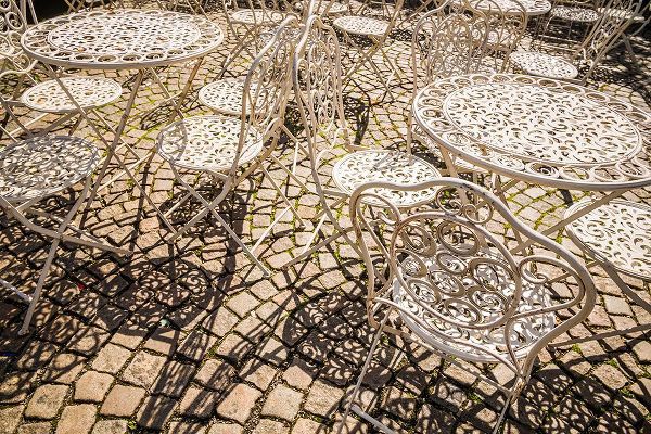Bibikow, Walter 아티스트의 Sweden-Vastragotland and Bohuslan-Gothenburg-outdoor table and chairs작품입니다.